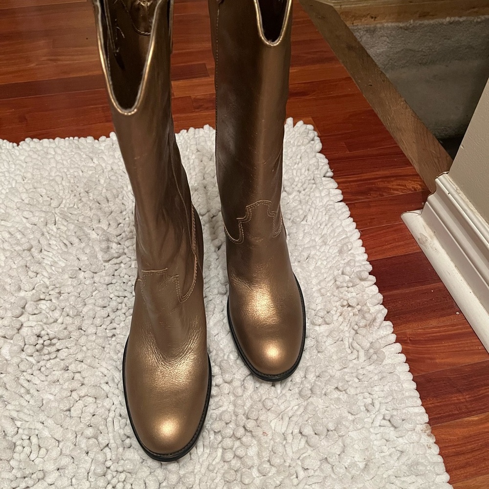 NEW Le Château made in Brazil bronze boots with tabs size 9